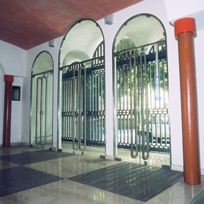 Infissi centinati - Chiesa S. Annunziata (CA)