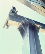 Particolare unione colonna/capriata