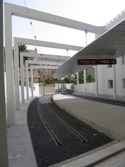 Veduta intera della pensilina